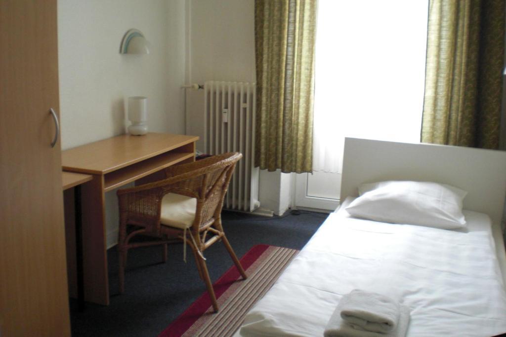 Hotel Komet Ντίσελντορφ Δωμάτιο φωτογραφία